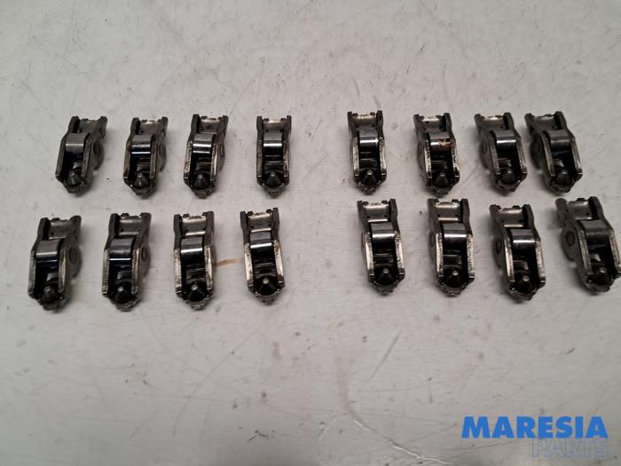 Usagé Culbuteur Renault Scénic II (JM) 1.6 16V Prix € 30,00 Règlement à la marge proposé par Maresia Parts