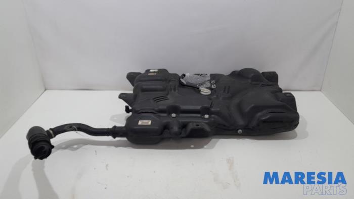 Begagnade Tank Opel Vivaro 1.6 CDTI 90 Pris € 181,49 Inklusive moms erbjuds av Maresia Parts