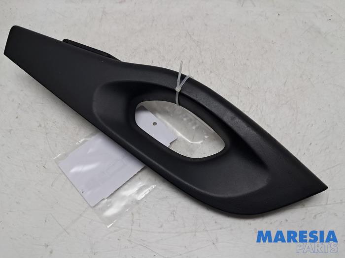 Usados Interruptor de ventanilla eléctrica Opel Vivaro 1.6 CDTI 90 Precio € 18,15 IVA incluido ofrecido por Maresia Parts