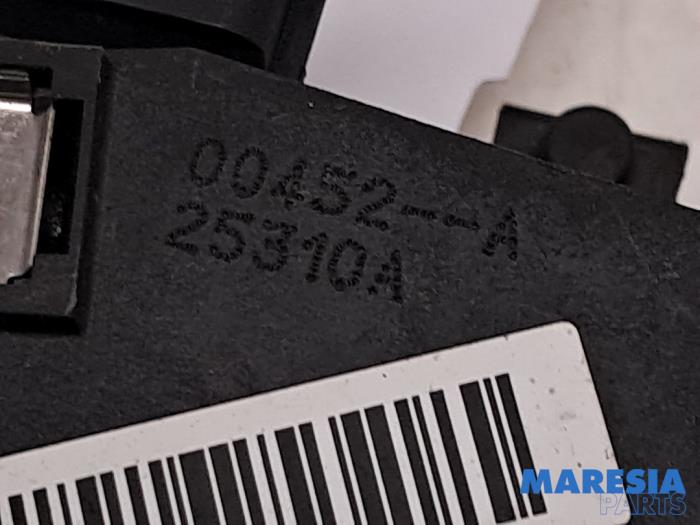 Gaspedalposition Sensor van een Renault Scénic III (JZ) 1.4 16V TCe 130 2010