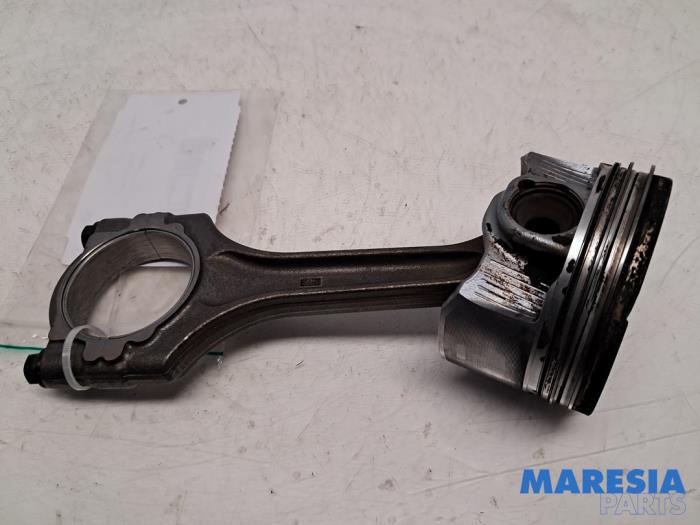 Begagnade Vevstake Alfa Romeo Stelvio (949) 2.0 T 16V Q4 Pris € 105,00 Marginaltabell erbjuds av Maresia Parts