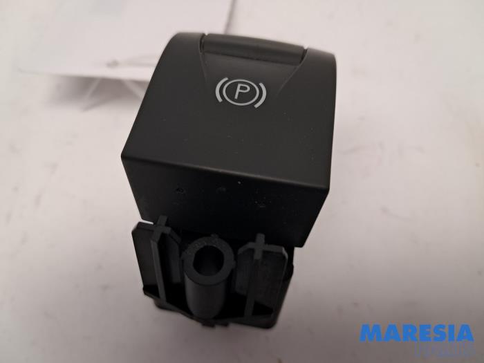 Używane Przelacznik hamulca postojowego Renault Scénic III (JZ) 1.4 16V TCe 130 Cena € 14,99 Procedura marży oferowane przez Maresia Parts