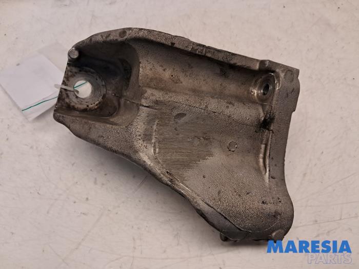 Used Engine mount Alfa Romeo Stelvio (949) 2.0 T 16V Q4 Price € 24,50 Margin scheme offered by Maresia Parts