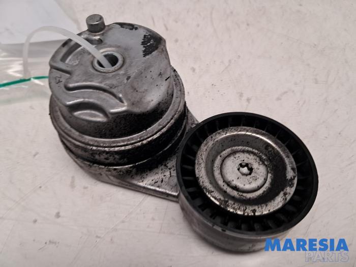 Usados Rodillo tensor correa múltiple Alfa Romeo Stelvio (949) 2.0 T 16V Q4 Precio € 25,00 Norma de margen ofrecido por Maresia Parts