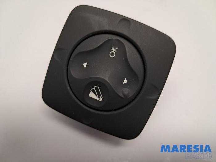 Used On-board computer controller Renault Scénic III (JZ) 1.4 16V TCe 130 Price € 15,00 Margin scheme offered by Maresia Parts