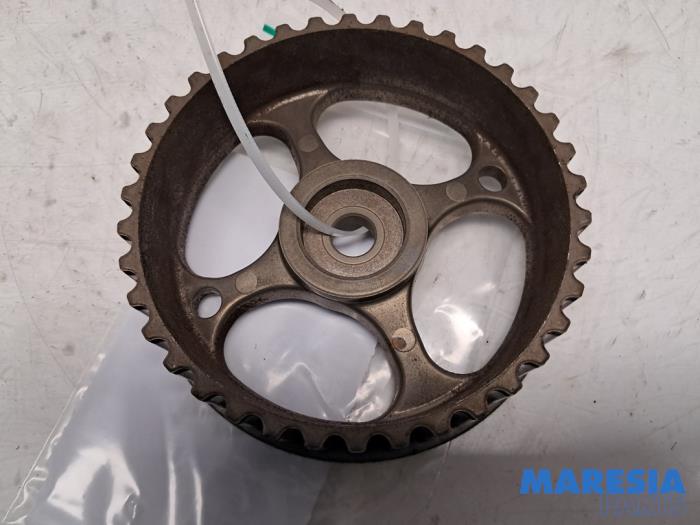 Usagé Roue d'engrenage arbre à cames Renault Clio III (BR/CR) 1.4 16V Prix € 20,00 Règlement à la marge proposé par Maresia Parts