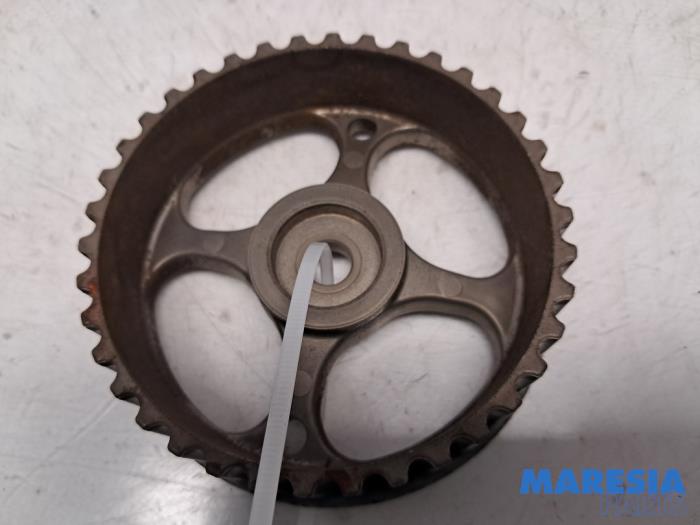 Usagé Roue d'engrenage arbre à cames Renault Clio III (BR/CR) 1.4 16V Prix € 20,00 Règlement à la marge proposé par Maresia Parts