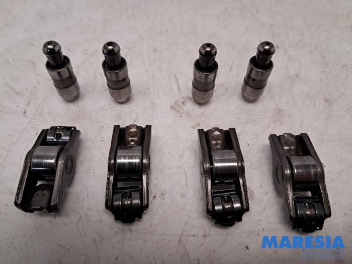 Gebrauchte Kipphebel Fiat 500 (312) 0.9 TwinAir 80 Preis € 25,00 Margenregelung angeboten von Maresia Parts