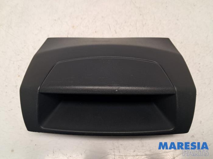 Begagnade Innerdisplay Citroen Berlingo Cinqspace, Multispace 1.6i Pris € 42,34 Inklusive moms erbjuds av Maresia Parts