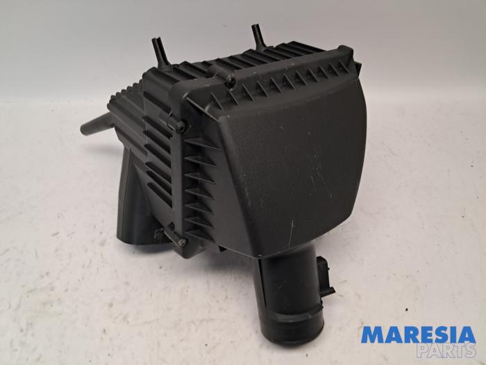 Begagnade Luftfilterhus Opel Vivaro 1.6 CDTI 90 Pris € 48,39 Inklusive moms erbjuds av Maresia Parts