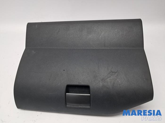 Begagnade Handskfack Peugeot Partner (GC/GF/GG/GJ/GK) 1.6 HDI 90 Pris € 36,30 Inklusive moms erbjuds av Maresia Parts