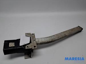 Usagé Support partie avant Citroen C4 Grand Picasso (3A) 1.6 16V THP 165 Prix € 30,00 Règlement à la marge proposé par Maresia Parts