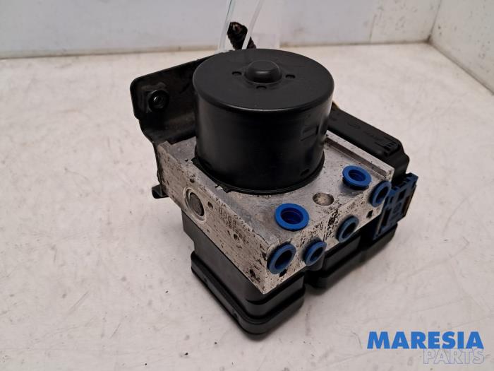 Used ABS pump Renault Twingo II (CN) 1.2 Price € 75,00 Margin scheme offered by Maresia Parts
