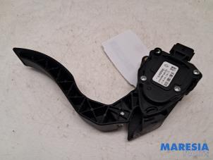 Gaspedalposition Sensor van een Renault Clio IV (5R) 0.9 Energy TCE 90 12V 2013