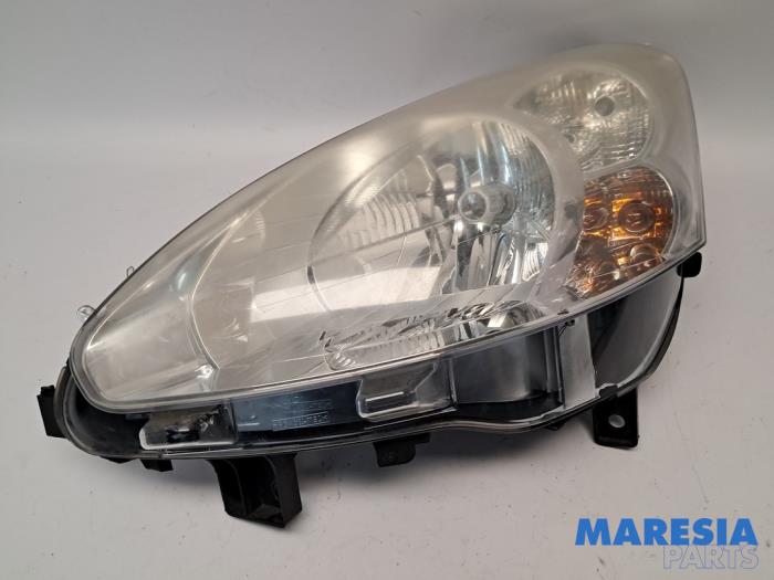Używane Reflektor lewy Peugeot Partner (GC/GF/GG/GJ/GK) 1.6 HDI 90 Cena € 151,24 Z VAT oferowane przez Maresia Parts