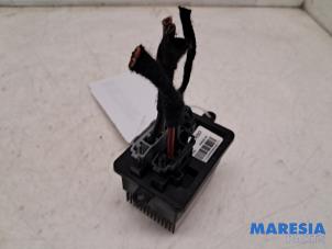 Używane Opornik nagrzewnicy Renault Captur (2R) 0.9 Energy TCE 12V Cena € 20,00 Procedura marży oferowane przez Maresia Parts