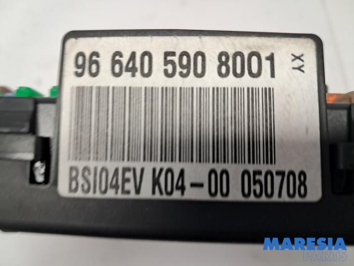 Engine management computer from a Peugeot 308 SW (4E/H) 1.6 16V THP 150 2008
