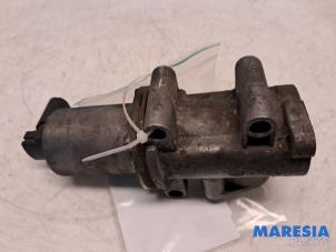AGR Ventil van een Fiat Punto II (188) 1.9 JTD 80 ELX 2001