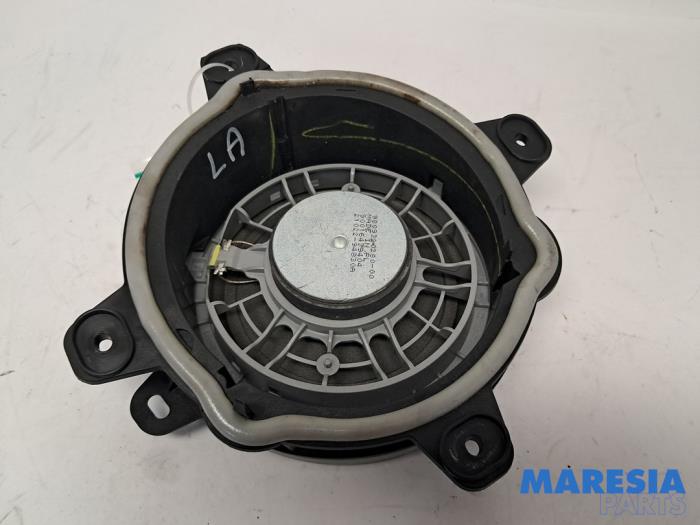 Używane Glosnik Opel Corsa F (UB/UH/UP) 1.2 12V 75 Cena € 36,29 Z VAT oferowane przez Maresia Parts