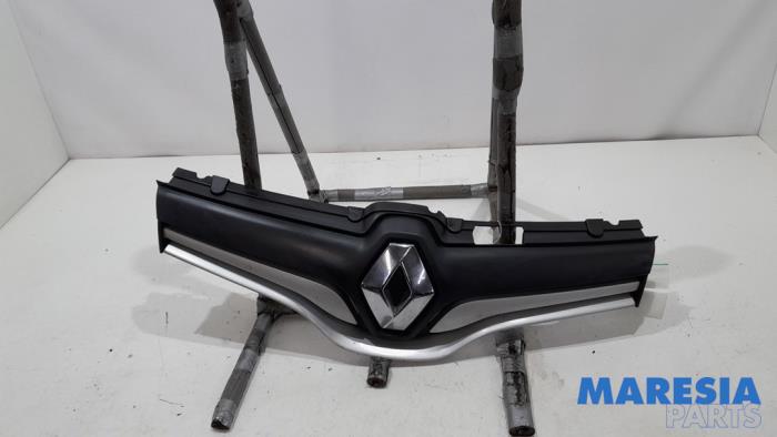 Używane Grill Renault Kangoo Express (FW) 1.5 dCi 75 FAP Cena € 119,79 Z VAT oferowane przez Maresia Parts