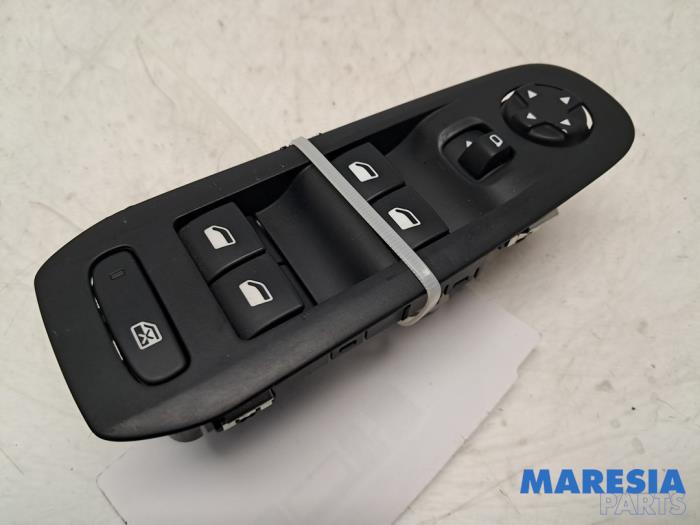 Usados Interruptor combinado de ventanillas Peugeot 308 SW (L4/L9/LC/LJ/LR) 1.6 BlueHDi 120 Precio € 35,00 Norma de margen ofrecido por Maresia Parts