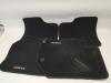 Opel Corsa F (UB/UH/UP) 1.2 12V 75 Set med mattor