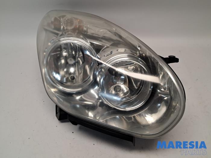 Używane Reflektor prawy Fiat Doblo Cargo (263) 1.3 MJ 16V DPF Euro 5 Cena € 108,90 Z VAT oferowane przez Maresia Parts