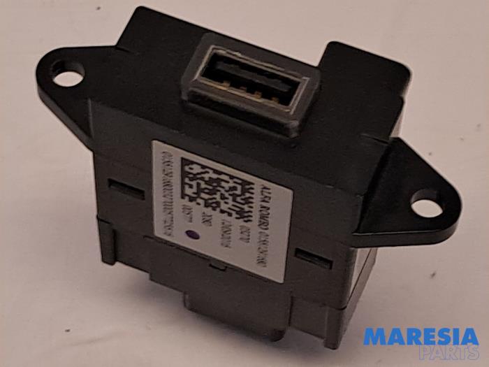 Begagnade USB-modul Alfa Romeo Giulia (952) 2.2d 150 16V Pris € 29,99 Marginaltabell erbjuds av Maresia Parts