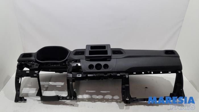 Używane Panel Renault Master III (EV/HV/UV/VA/VB/VD/VF/VG/VJ) 2.3 dCi 145 16V FWD Cena € 242,00 Z VAT oferowane przez Maresia Parts