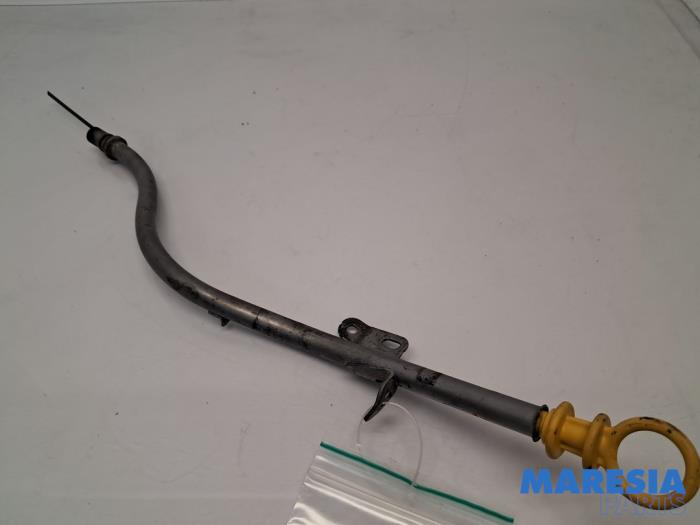 Gebrauchte Ölmessstab Renault Trafic (1FL/2FL/3FL/4FL) 1.6 dCi 95 Preis € 18,15 Mit Mehrwertsteuer angeboten von Maresia Parts