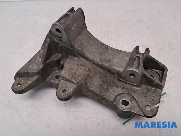 Gebrauchte Dynamostütze oben Renault Megane III Coupe (DZ) 1.4 16V TCe 130 Preis € 25,00 Margenregelung angeboten von Maresia Parts