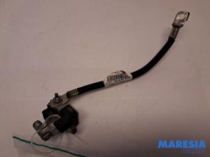 Begagnade Batterisensor Renault Master III (EV/HV/UV/VA/VB/VD/VF/VG/VJ) 2.3 dCi 145 16V FWD Pris € 90,75 Inklusive moms erbjuds av Maresia Parts