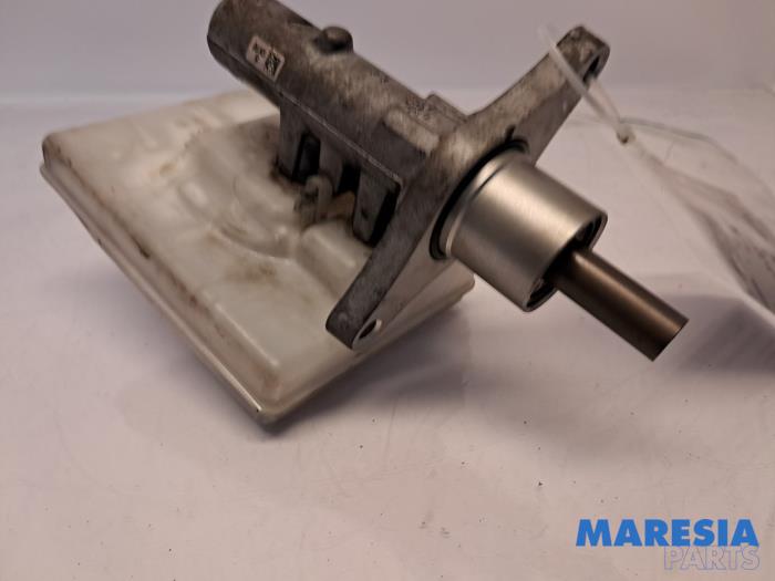 Used Master cylinder Renault Master III (EV/HV/UV/VA/VB/VD/VF/VG/VJ) 2.3 dCi 145 16V FWD Price € 127,05 Inclusive VAT offered by Maresia Parts