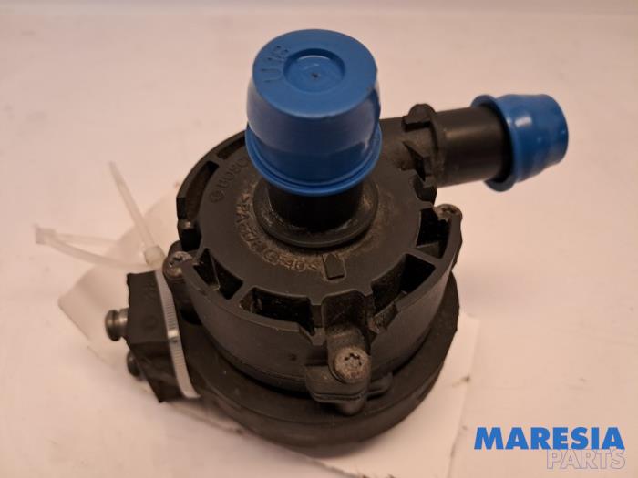 Begagnade Extra vattenpump Renault Master III (EV/HV/UV/VA/VB/VD/VF/VG/VJ) 2.3 dCi 145 16V FWD Pris € 30,24 Inklusive moms erbjuds av Maresia Parts