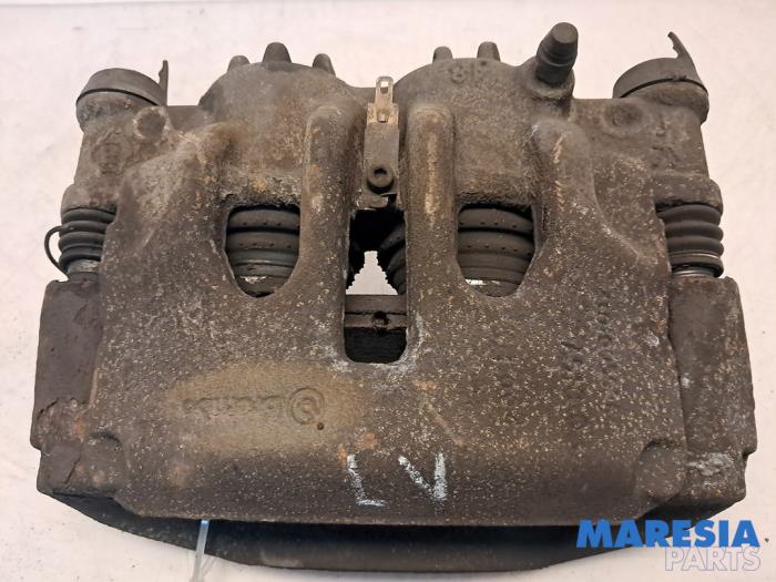 Begagnade Främre bromsok, vänster Renault Master III (EV/HV/UV/VA/VB/VD/VF/VG/VJ) 2.3 dCi 145 16V FWD Pris € 78,64 Inklusive moms erbjuds av Maresia Parts