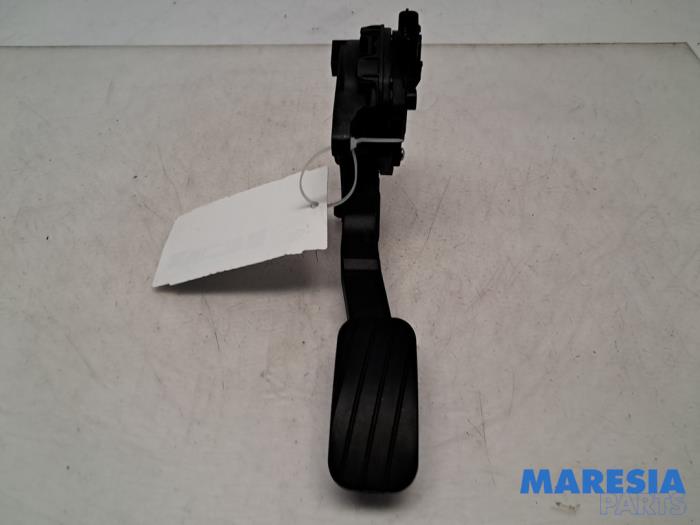 Begagnade Gaspedalsensor Renault Master III (EV/HV/UV/VA/VB/VD/VF/VG/VJ) 2.3 dCi 145 16V FWD Pris € 35,70 Inklusive moms erbjuds av Maresia Parts