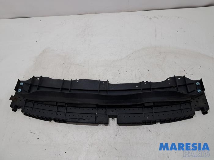 Usados Parachoque placa base Peugeot 107 1.0 12V Precio € 14,95 Norma de margen ofrecido por Maresia Parts