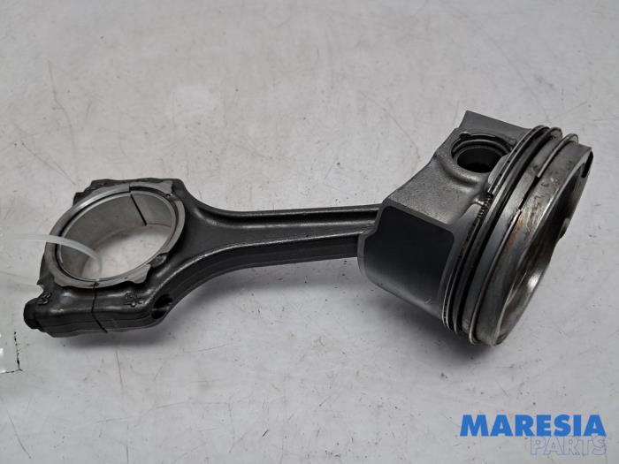 Usados Pistón Alfa Romeo MiTo (955) 1.4 Turbo 16V Precio € 50,00 Norma de margen ofrecido por Maresia Parts