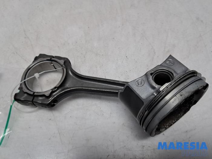 Usagé Piston Alfa Romeo MiTo (955) 1.4 Turbo 16V Prix € 50,00 Règlement à la marge proposé par Maresia Parts