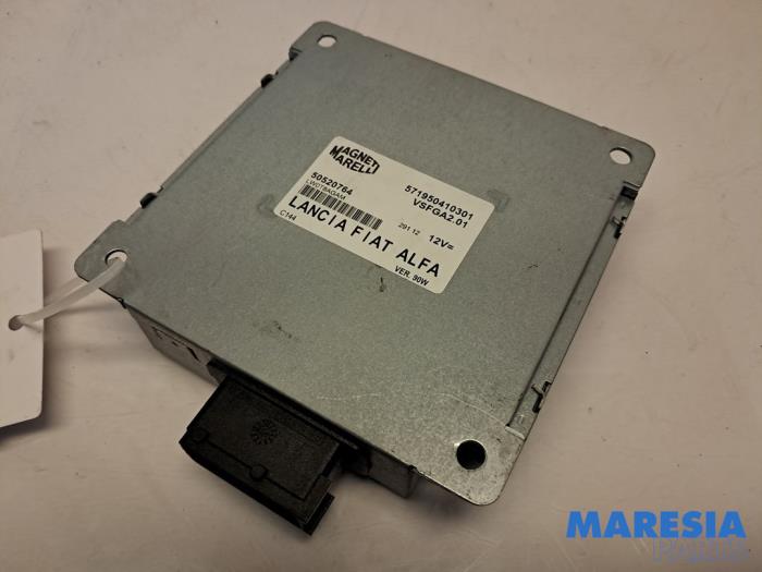 Używane Modul radiowy Fiat Panda (312) 0.9 TwinAir 65 Cena € 20,00 Procedura marży oferowane przez Maresia Parts