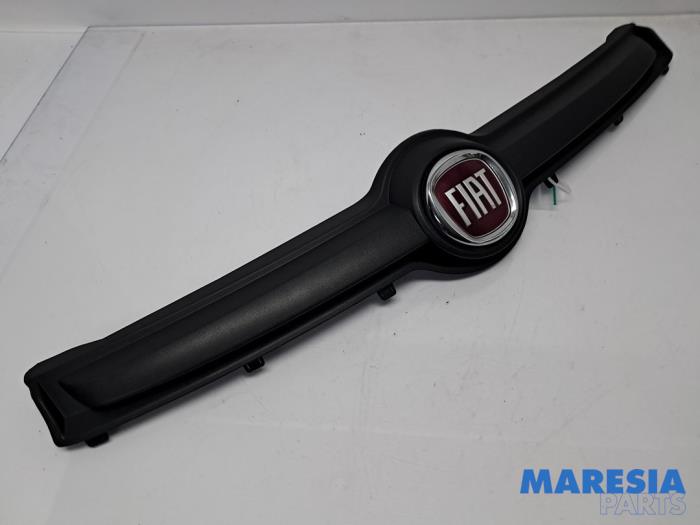 Begagnade Grill Fiat Panda (312) 0.9 TwinAir 65 Pris € 35,00 Marginaltabell erbjuds av Maresia Parts