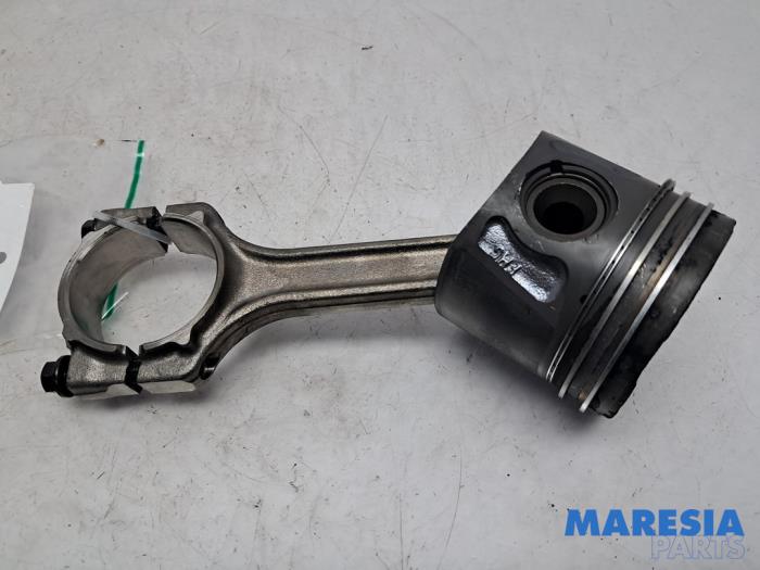 Begagnade Vevstake Fiat Doblo Cargo (263) 1.3 MJ 16V DPF Euro 5 Pris € 72,59 Inklusive moms erbjuds av Maresia Parts