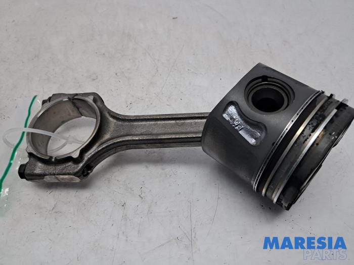 Begagnade Vevstake Fiat Doblo Cargo (263) 1.3 MJ 16V DPF Euro 5 Pris € 72,59 Inklusive moms erbjuds av Maresia Parts