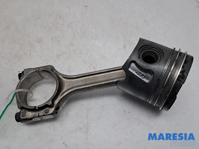 Begagnade Vevstake Fiat Doblo Cargo (263) 1.3 MJ 16V DPF Euro 5 Pris € 72,59 Inklusive moms erbjuds av Maresia Parts