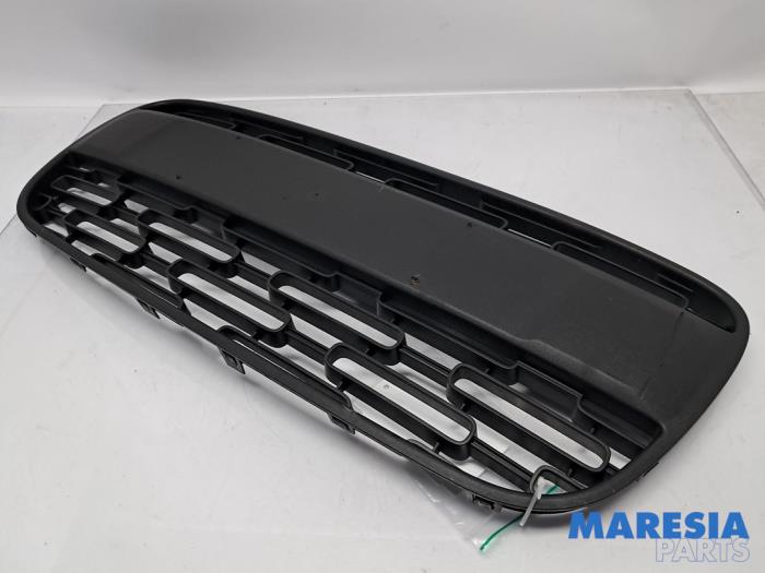 Używane Grill Fiat Panda (312) 0.9 TwinAir 65 Cena € 30,00 Procedura marży oferowane przez Maresia Parts