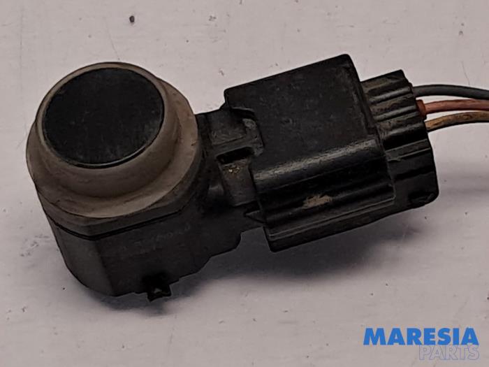 Begagnade Parkeringssensor Renault Master III (MA/MB/MC/MD/MH/MF/MG/MH) 2.3 dCi 135 16V FWD Pris € 30,24 Inklusive moms erbjuds av Maresia Parts