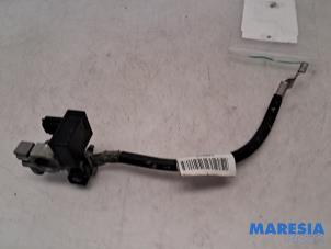 Begagnade Batterisensor Renault Master III (MA/MB/MC/MD/MH/MF/MG/MH) 2.3 dCi 135 16V FWD Pris € 90,75 Inklusive moms erbjuds av Maresia Parts