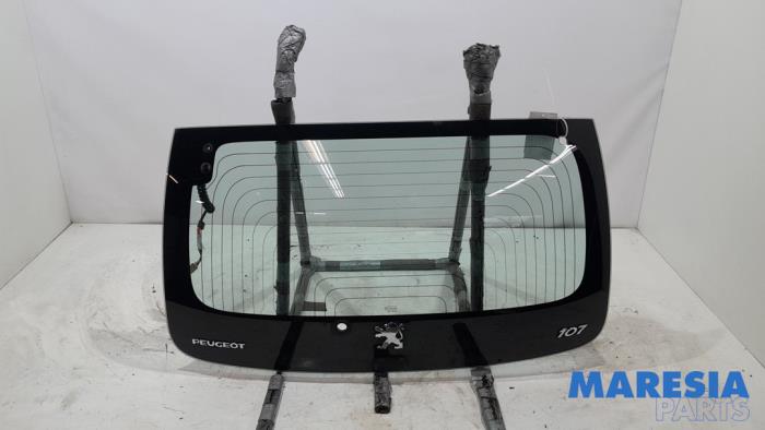 Usados Ventanilla detrás Peugeot 107 1.0 12V Precio € 74,00 Norma de margen ofrecido por Maresia Parts