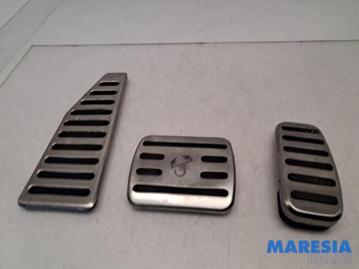 Gebrauchte Pedale Set Fiat 500C/595C/695C 1.4 T-Jet 16V Preis € 50,00 Margenregelung angeboten von Maresia Parts