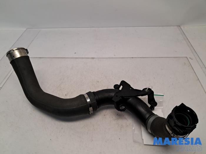 Usagé Tuyau intercooler Renault Captur I (2R) 1.2 TCE 16V EDC Prix € 59,00 Règlement à la marge proposé par Maresia Parts